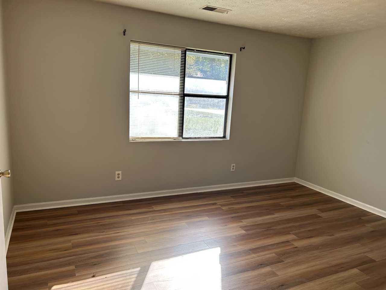 102 Hillpine Trl - Photo 3 of 5