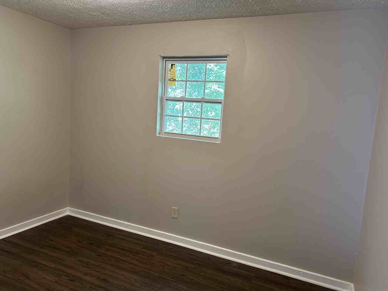 413 N Hill St - Photo 3 of 5