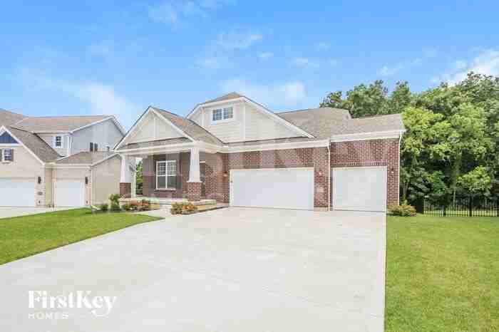 5736 Parkland Ave - Photo 2 of 15