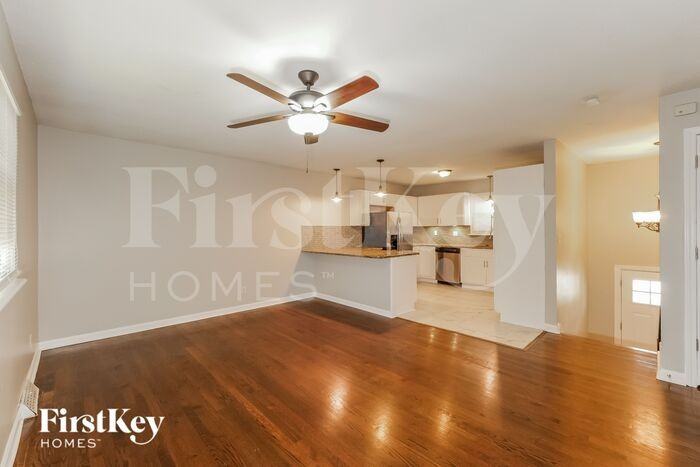 8719 N Grand Ave - Photo 3 of 15