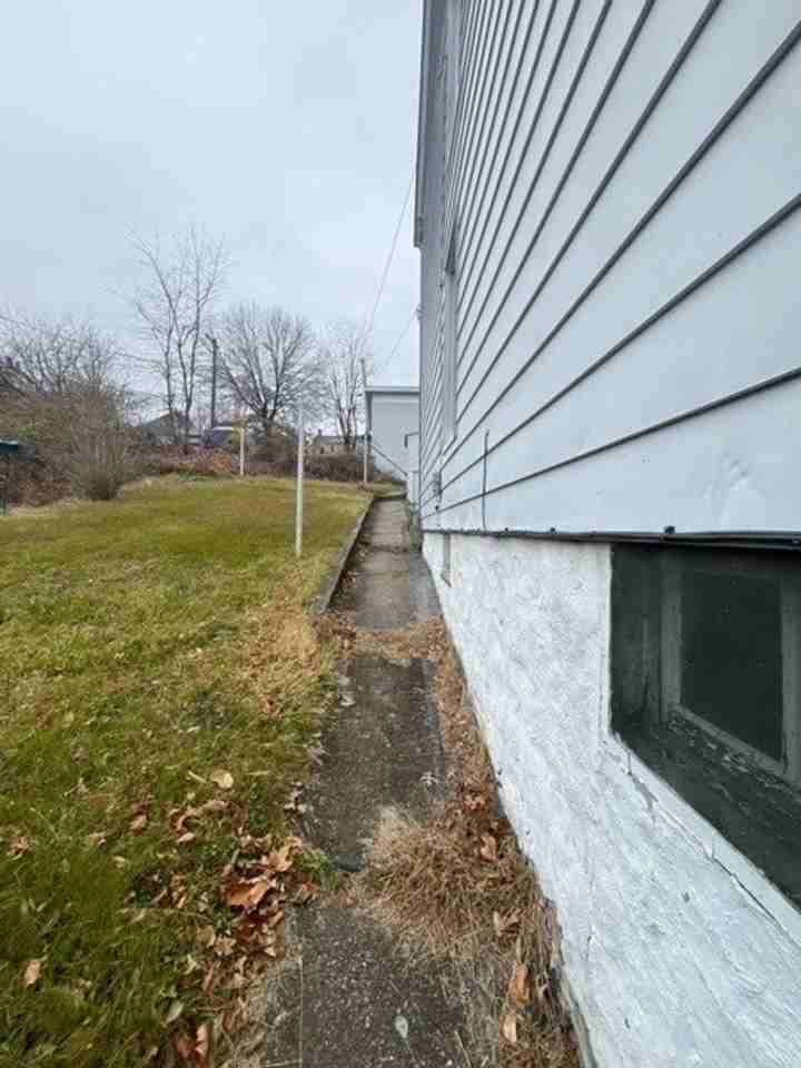 196 N Railroad St - Photo 2 of 14