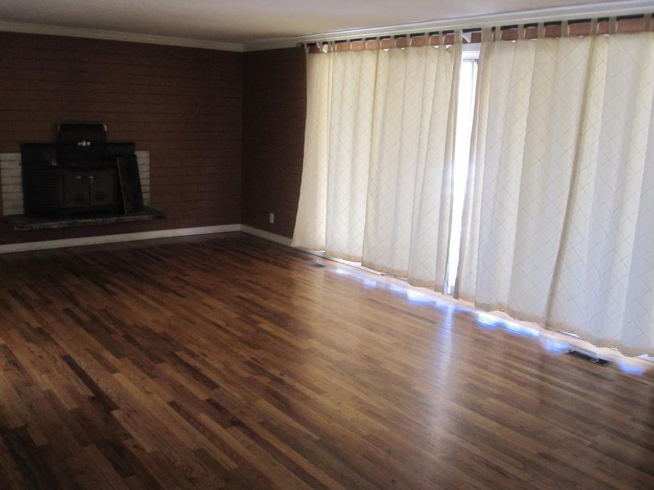 466 S 300 E - Photo 2 of 9