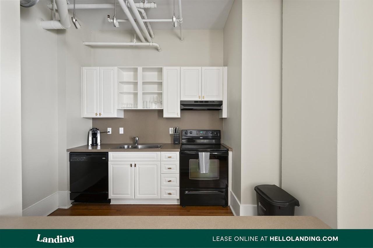 211 Union St - Photo 4 of 50