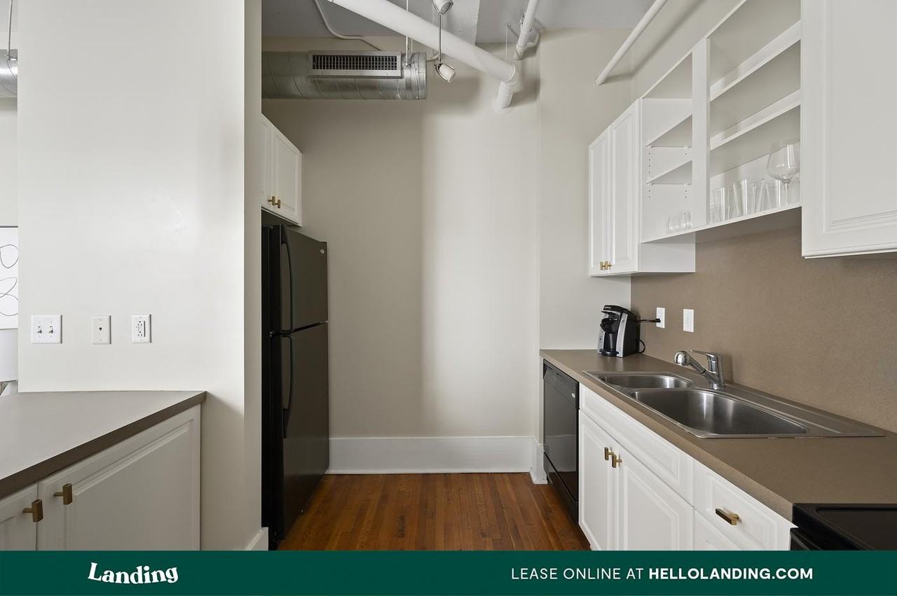 211 Union St - Photo 5 of 50