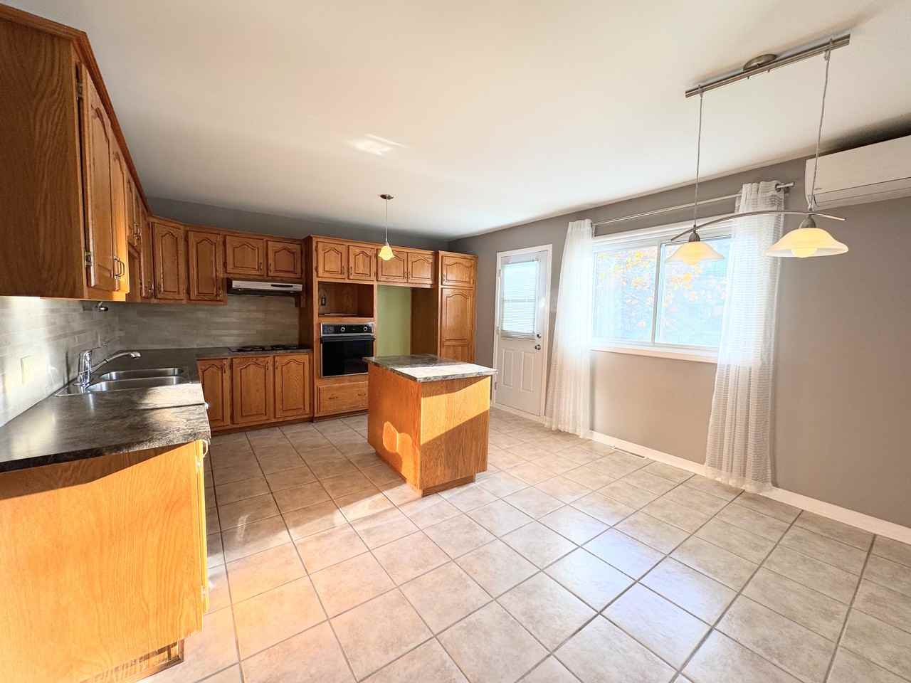 7462 Avenue du Cellier - Photo 2 of 20