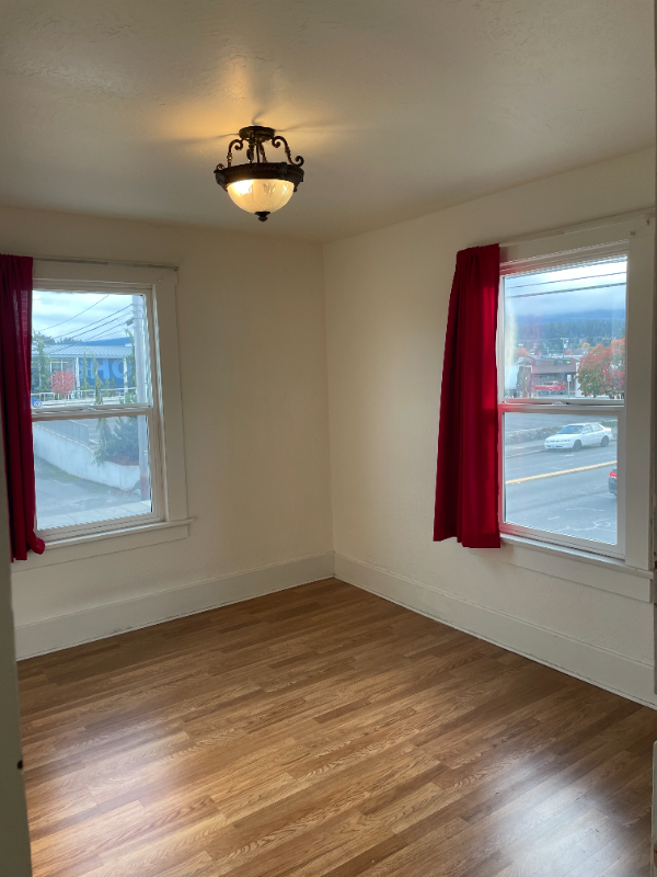 412 1/2 S Lincoln St #2 - Photo 6 of 9