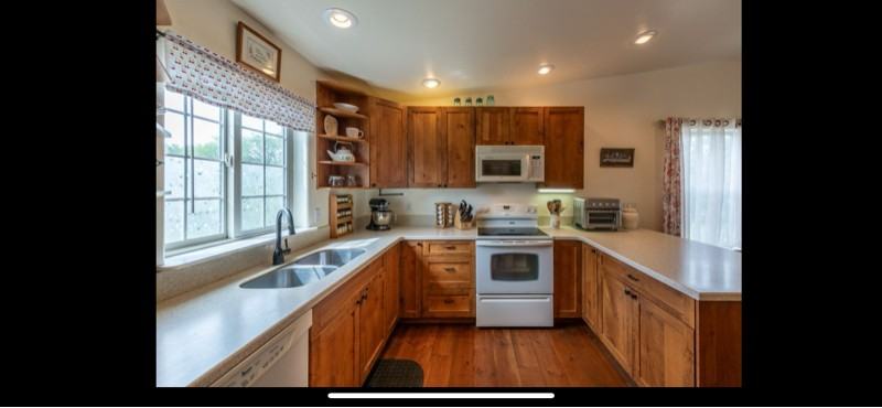 625 6th Ave W - Photo 2 of 17