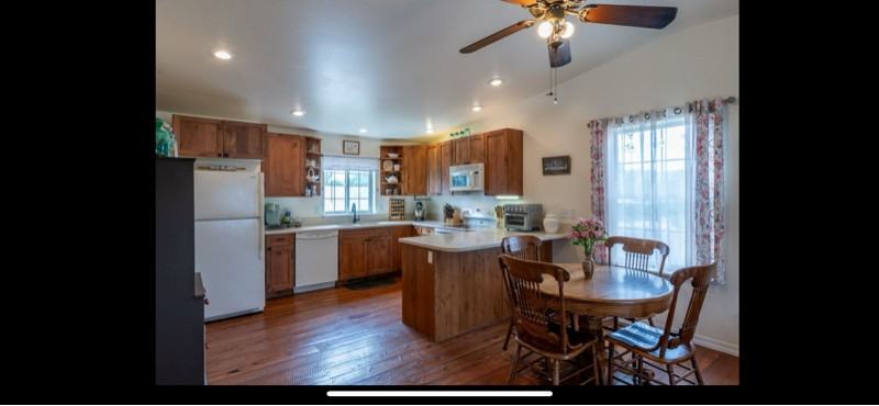 625 6th Ave W - Photo 3 of 17