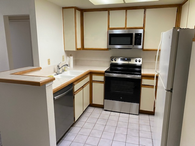 140 Alicante Aisle - Photo 2 of 15