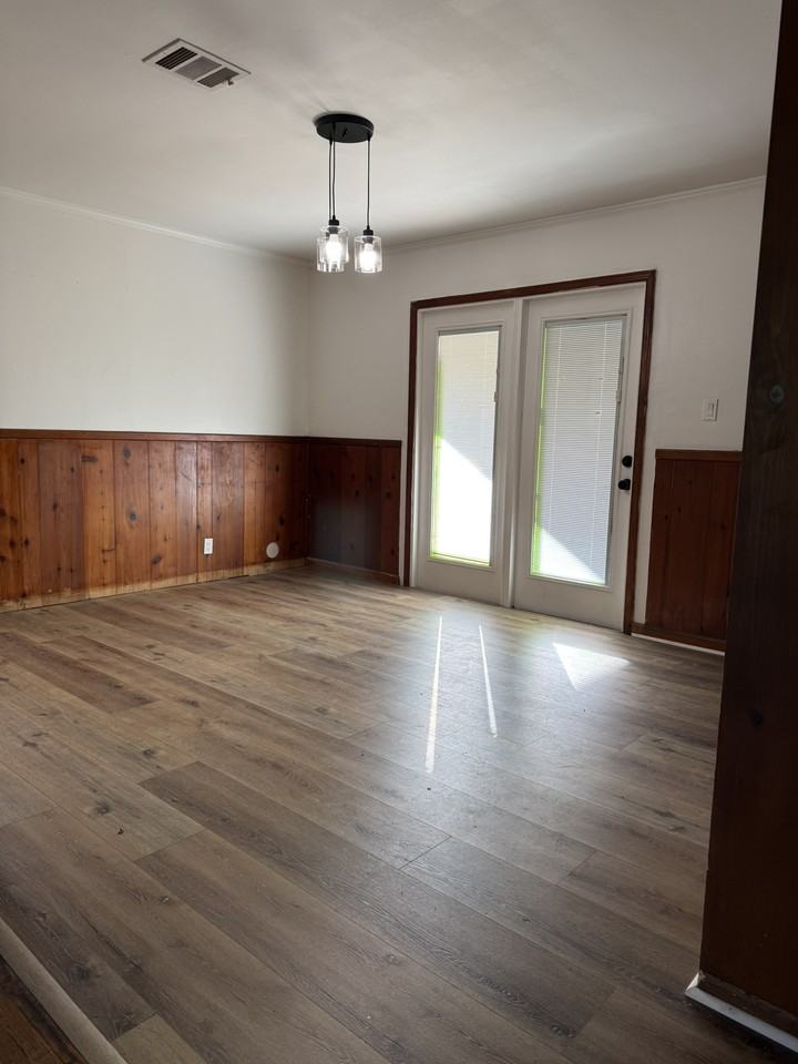 714 Avondale Rd - Photo 5 of 27