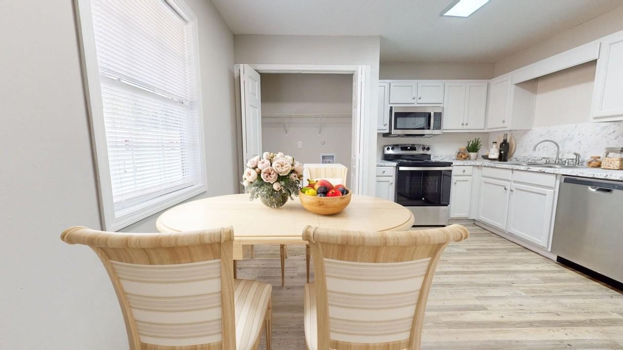 Sun Valley Apartments - Photo 7 of 20