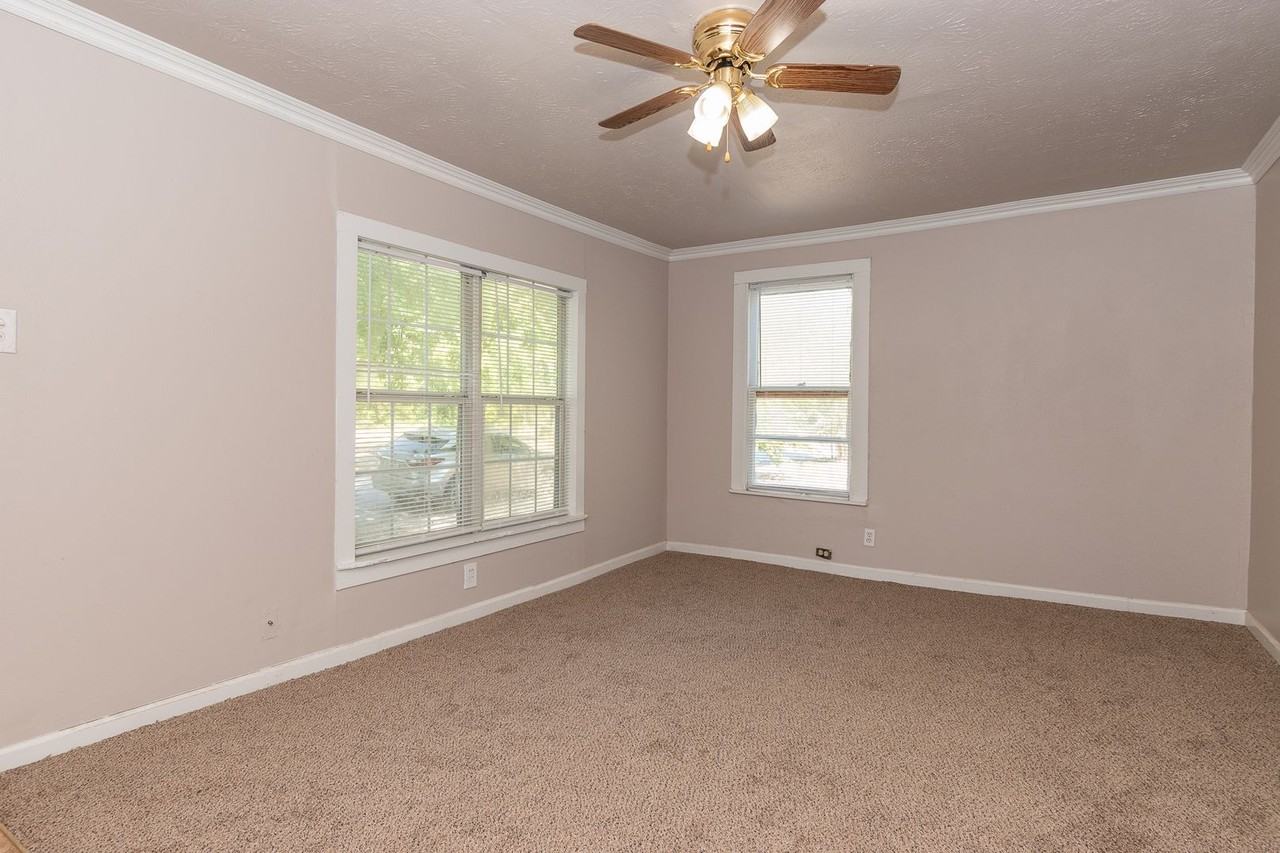 1611 Clark St - Photo 3 of 14