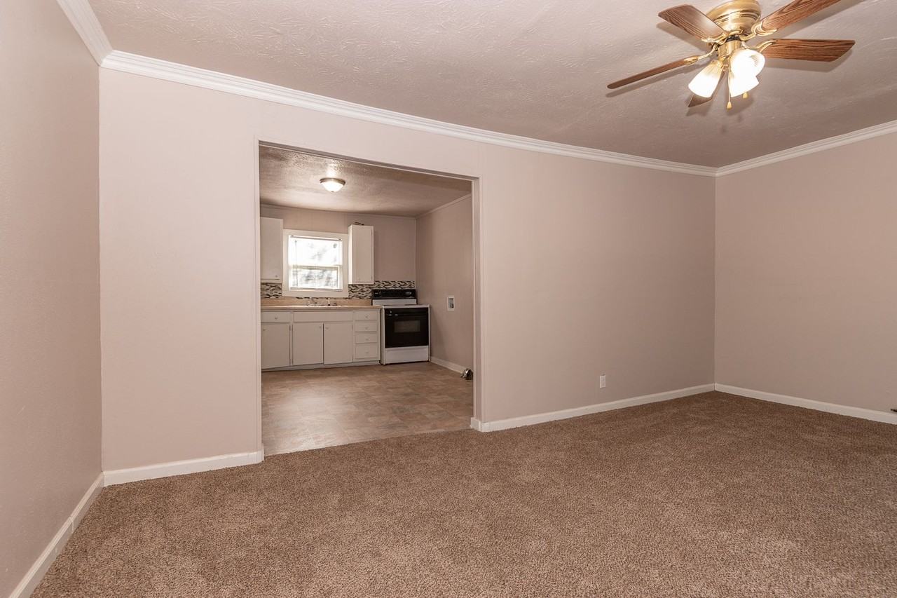 1611 Clark St - Photo 5 of 14