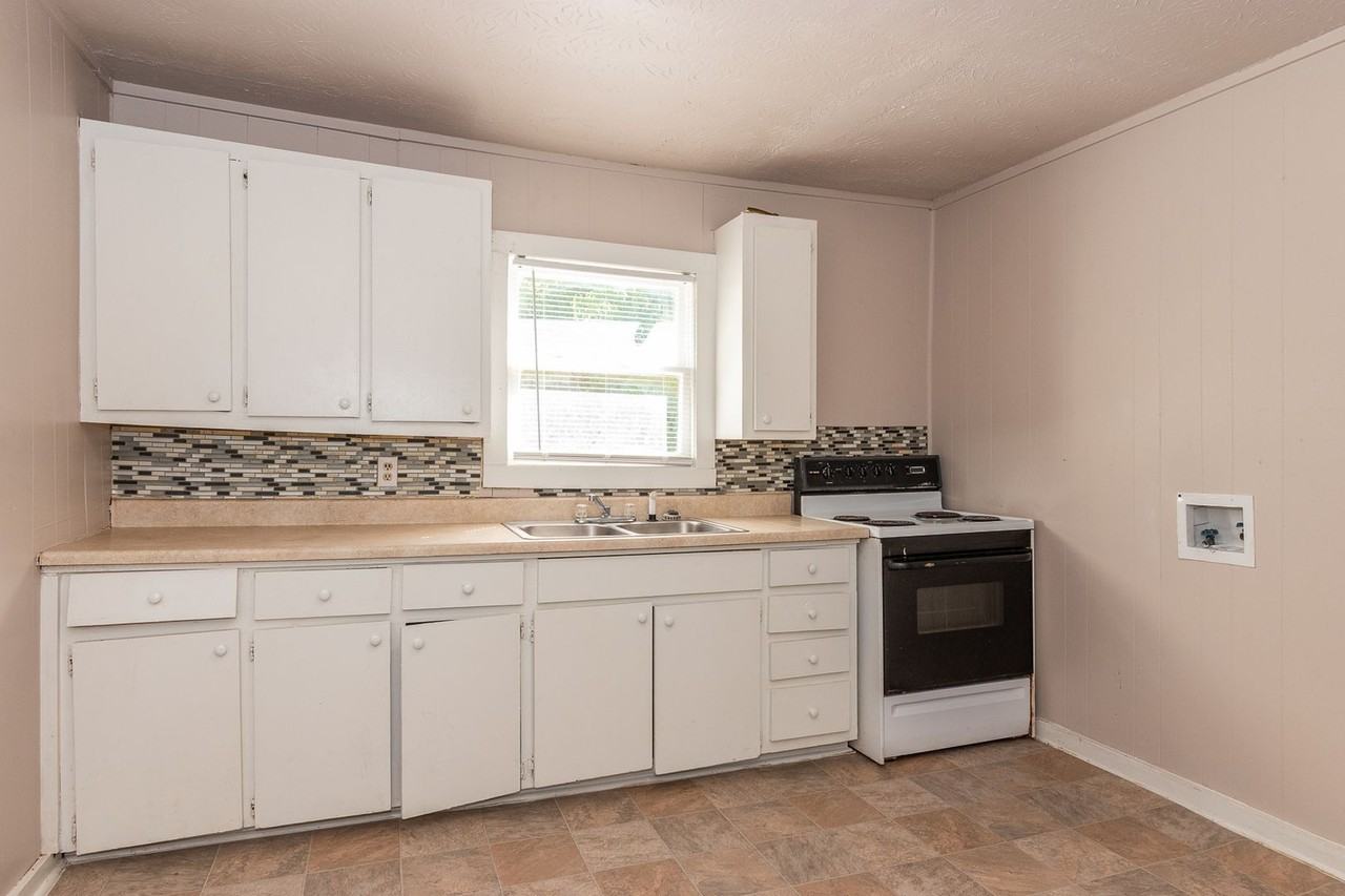 1611 Clark St - Photo 6 of 14