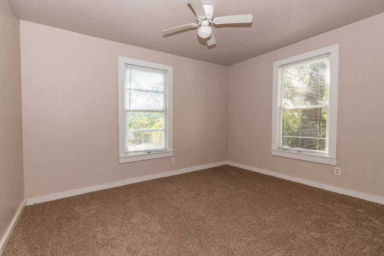 1611 Clark St - Photo 7 of 14