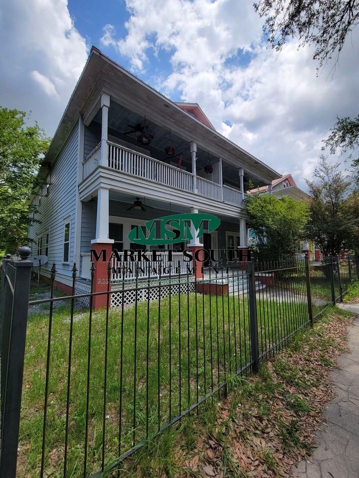 518 W 37th St - Photo 4 of 23