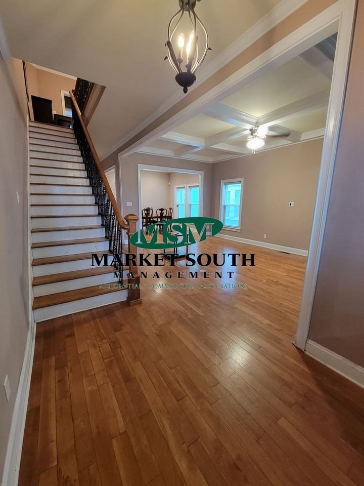 518 W 37th St - Photo 5 of 23