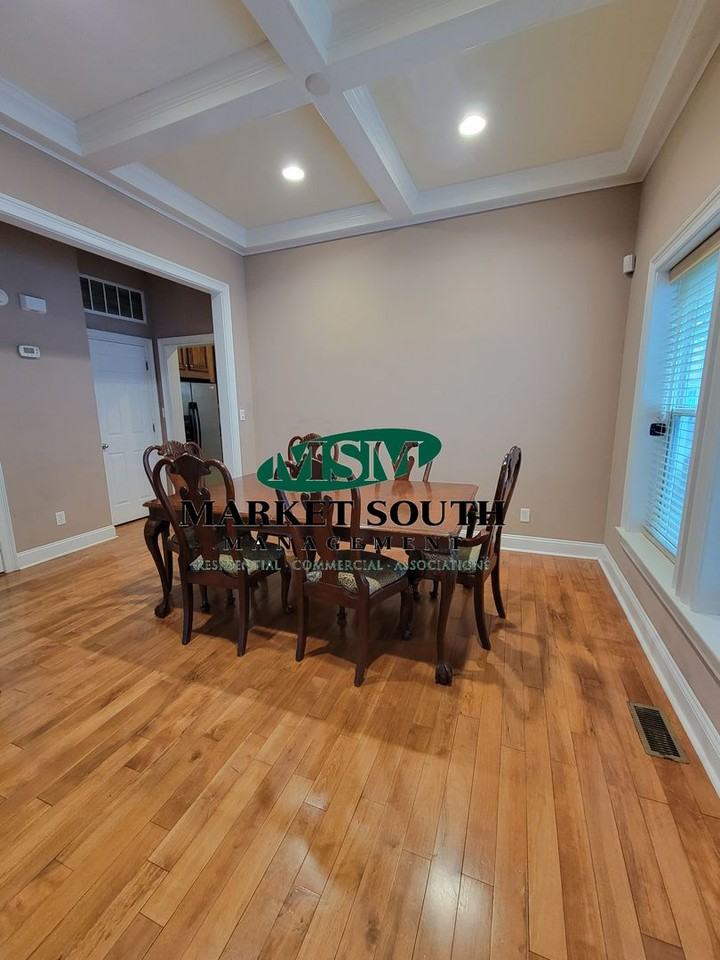 518 W 37th St - Photo 6 of 23