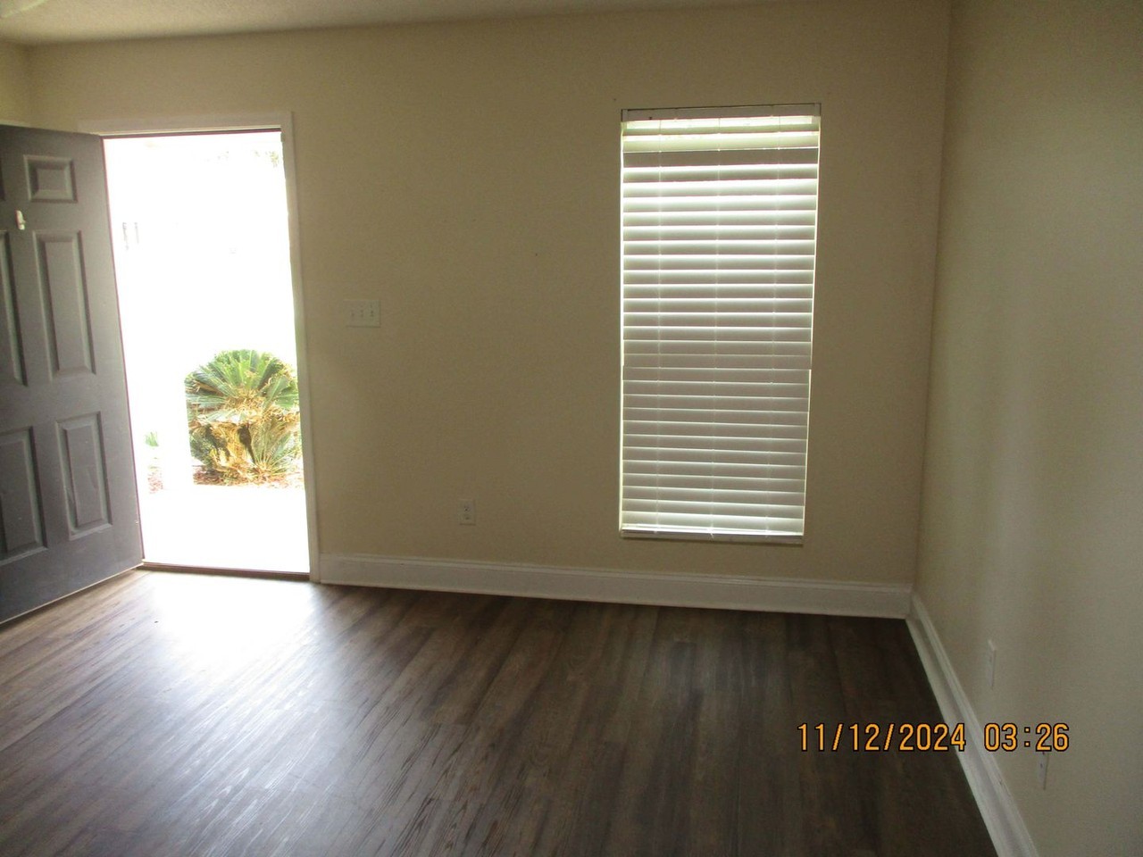215 Glade Ln - Photo 3 of 4