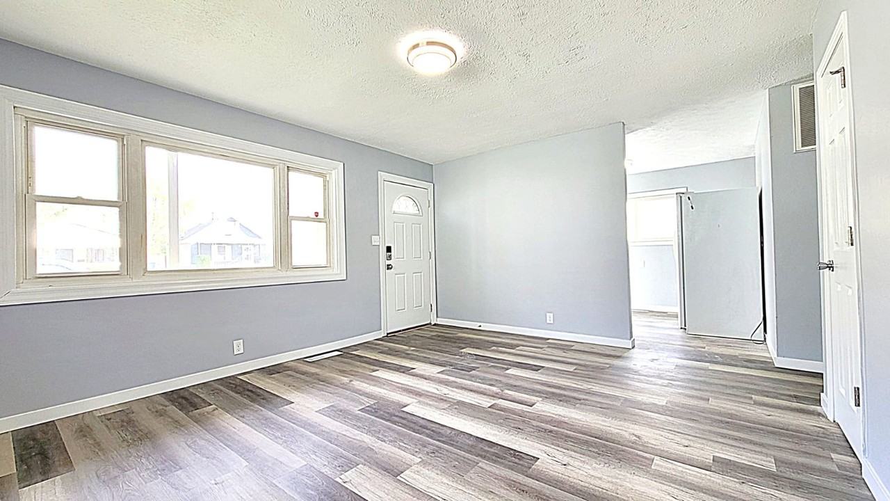 805 Reddick St - Photo 5 of 18