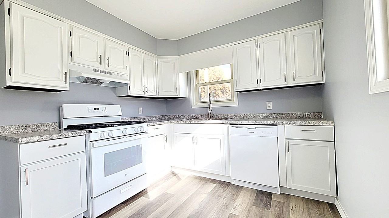 805 Reddick St - Photo 7 of 18