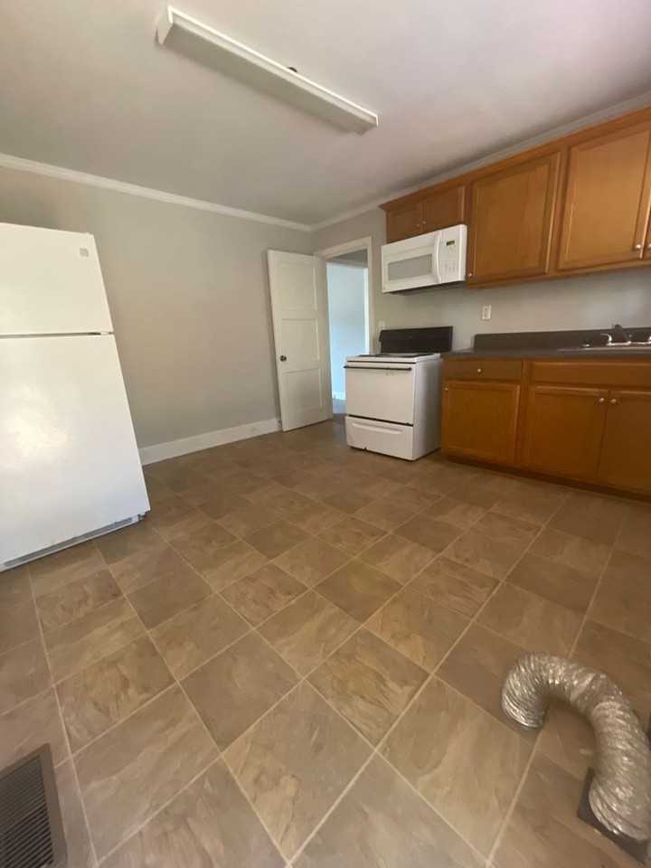 706 North Horner Boulevard - Photo 7 of 15