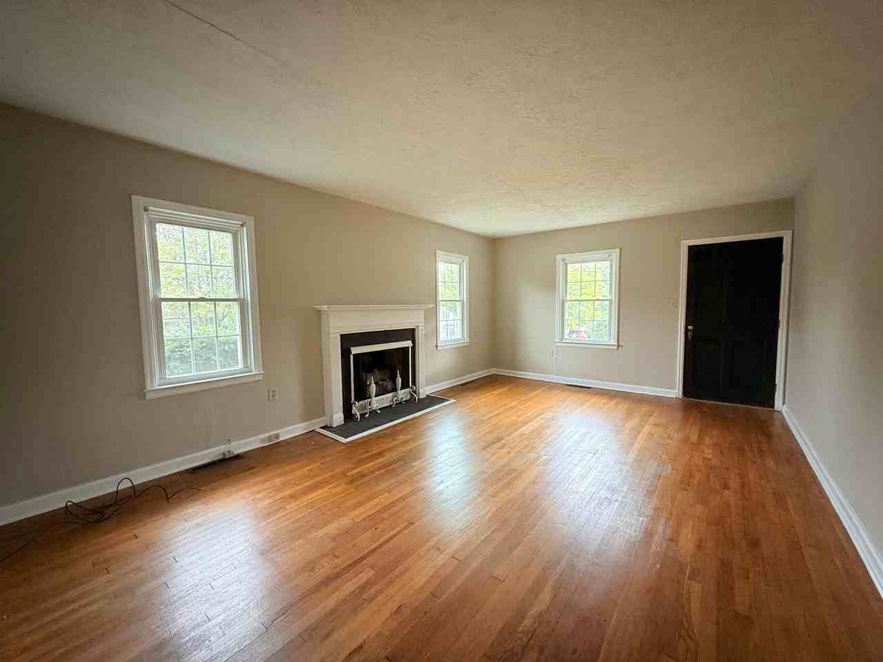 112 Bellevue Dr - Photo 2 of 8