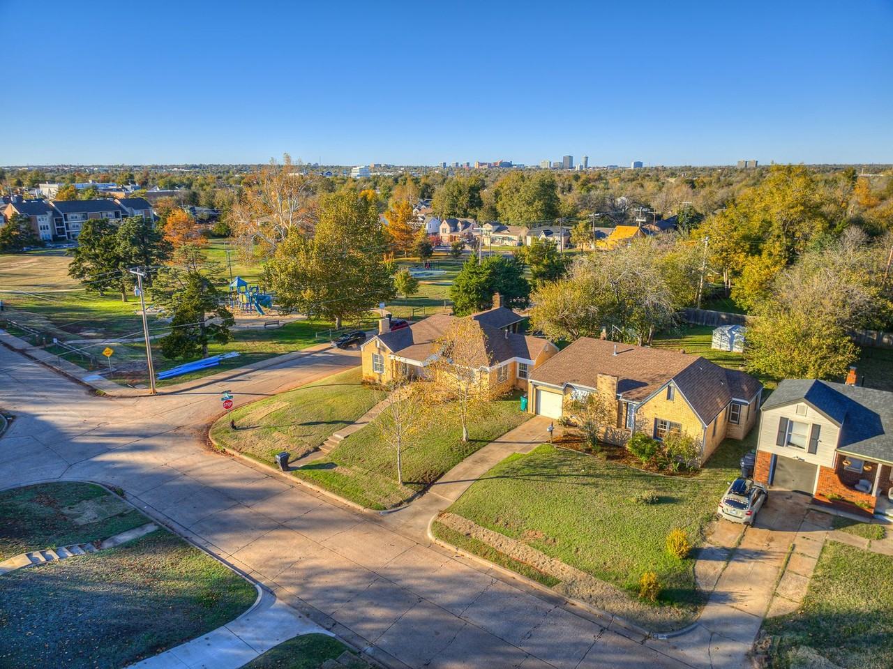 2237 Nw 29th St - Photo 2 of 32