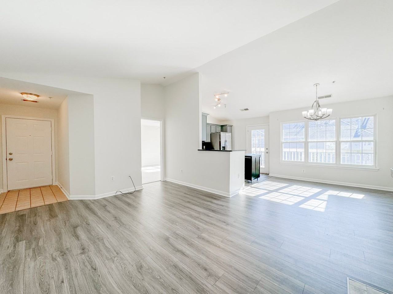 521 Constellation Sq Se #L - Photo 3 of 23