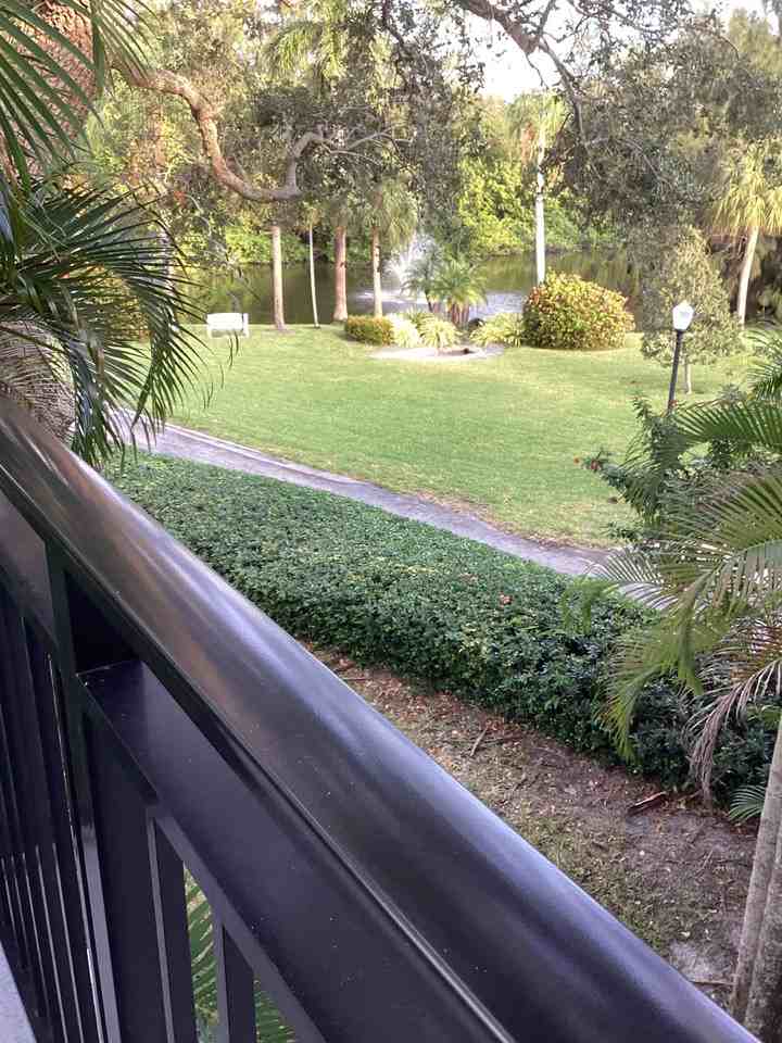 1040 Se 14th Pl #12C - Photo 3 of 9