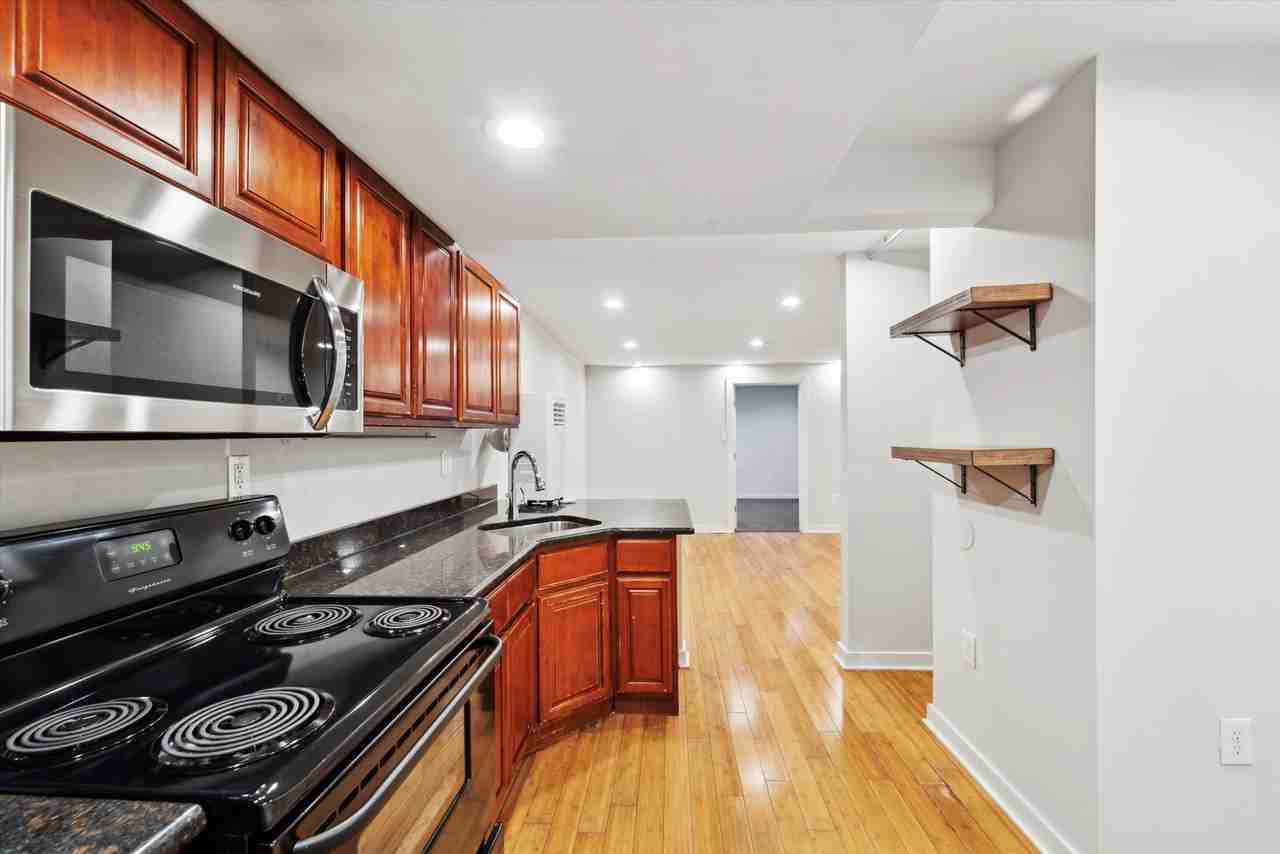 359 Lyceum Ave - Photo 3 of 18