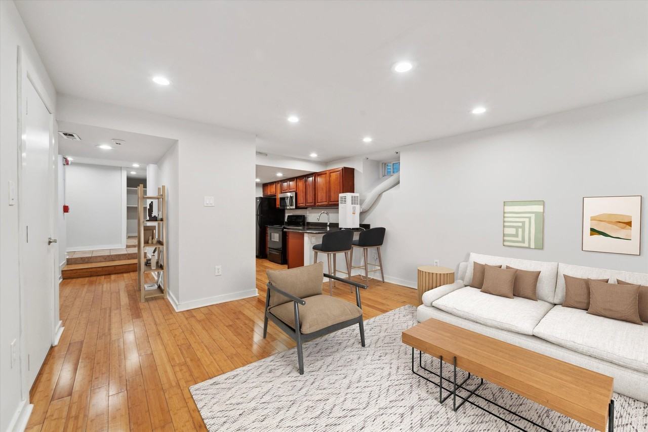 359 Lyceum Ave - Photo 5 of 18