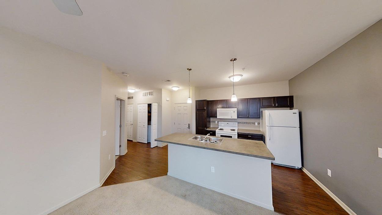 Auburn Square Apartments - Photo 6 of 24