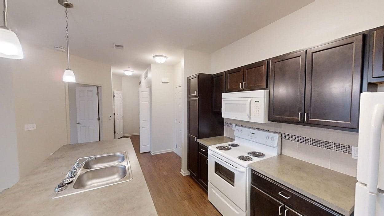 Auburn Square Apartments - Photo 7 of 24