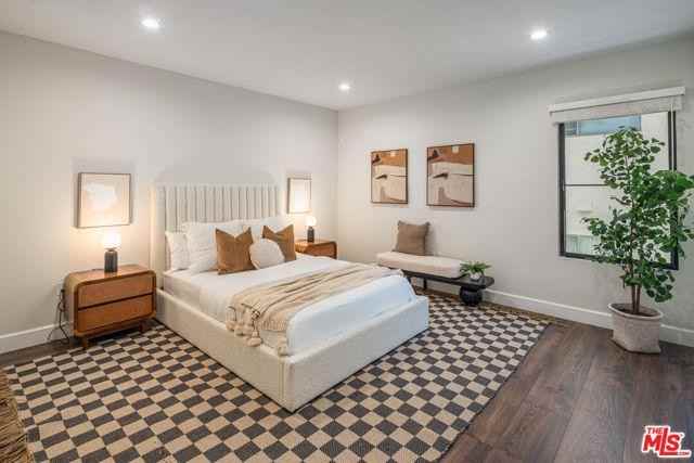 1147 N Beachwood Dr #2 - Photo 3 of 8