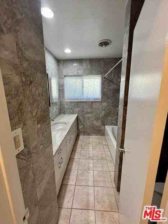 4160 Lincoln Ave - Photo 2 of 8