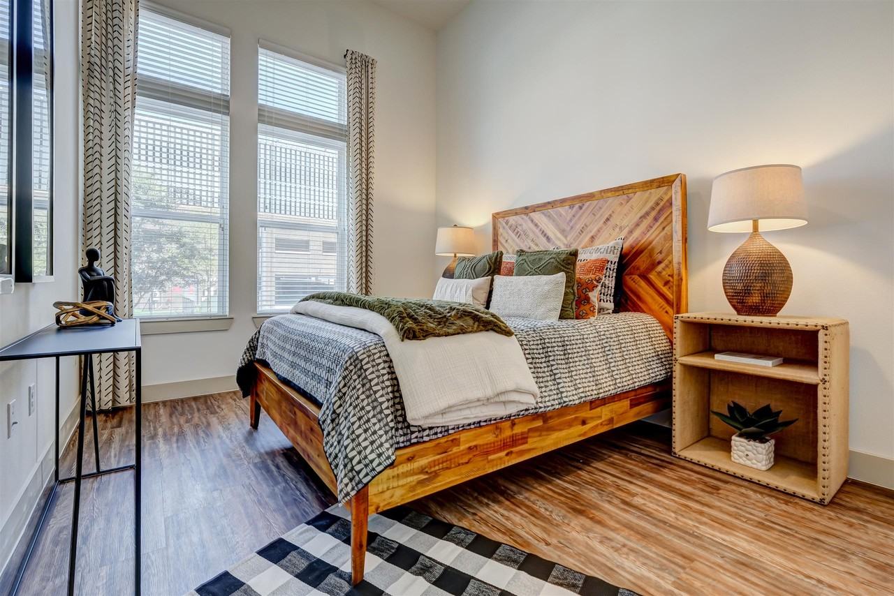 Davis at the Square - Photo 4 of 21