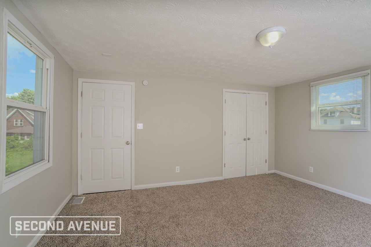 4521 W Market St - Photo 7 of 21