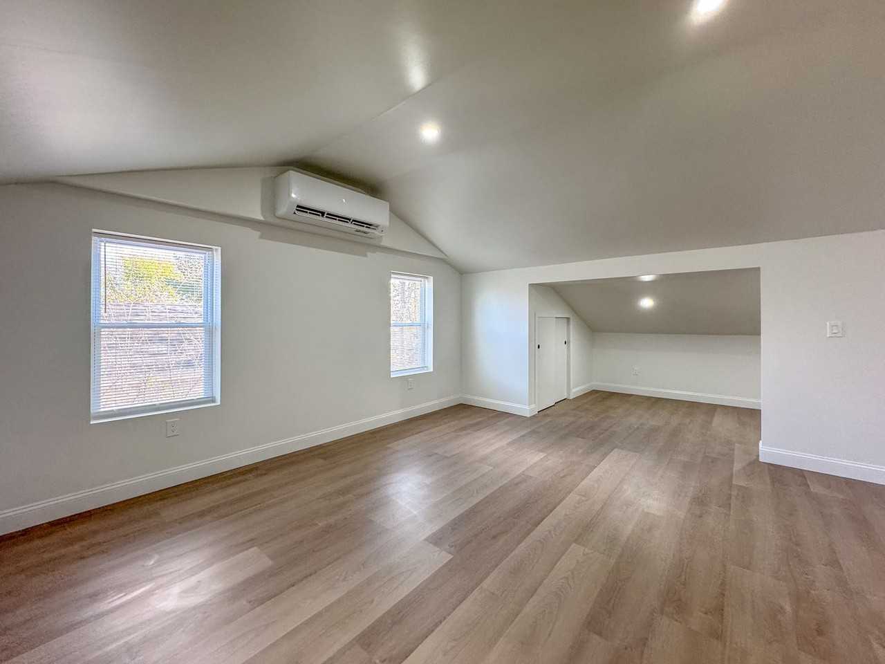 Zillow - Photo 4 of 50