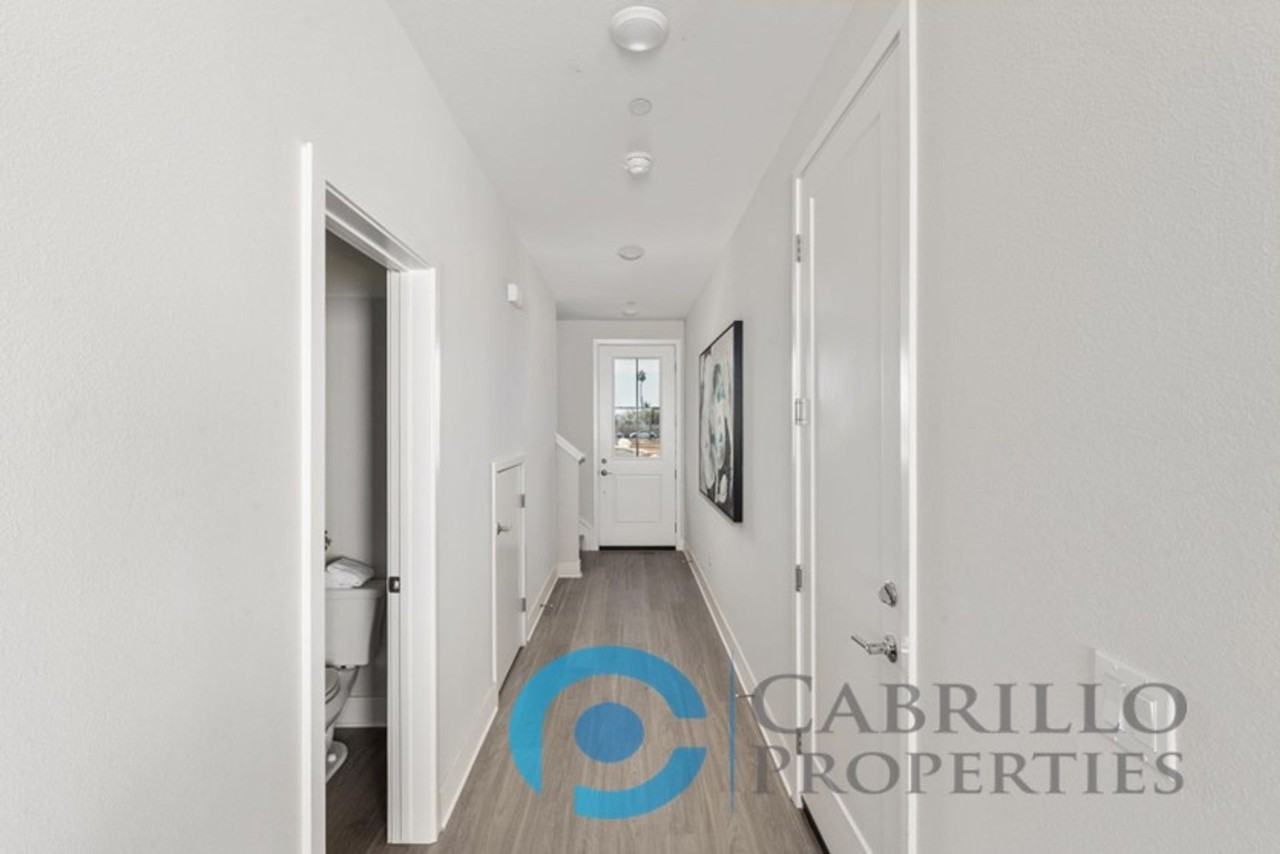 1685 Neptune Ave #1685 - Photo 3 of 50