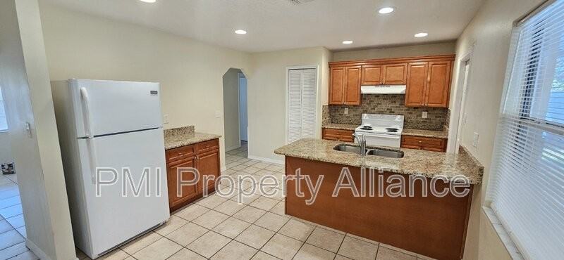 411 Edwin St - Photo 2 of 13