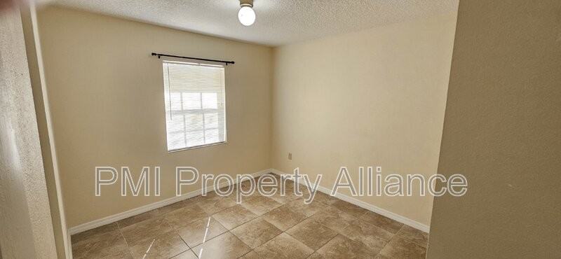 411 Edwin St - Photo 5 of 13