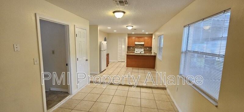 411 Edwin St - Photo 7 of 13