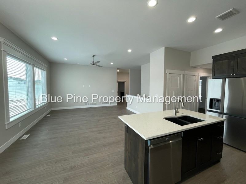 6047 S Cedarwood Ln - Photo 4 of 20