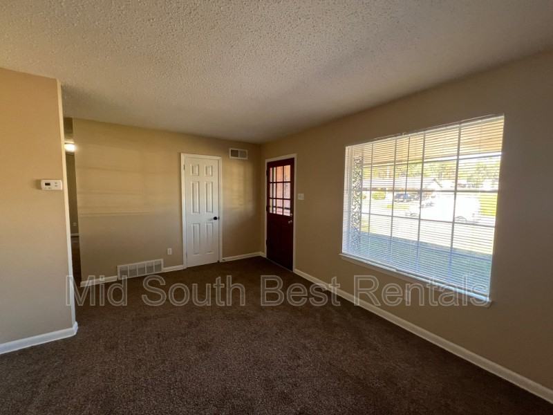 5115 Aureen Dr - Photo 2 of 8