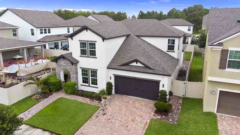 3121 Twin Shore Ln - Photo 2 of 33