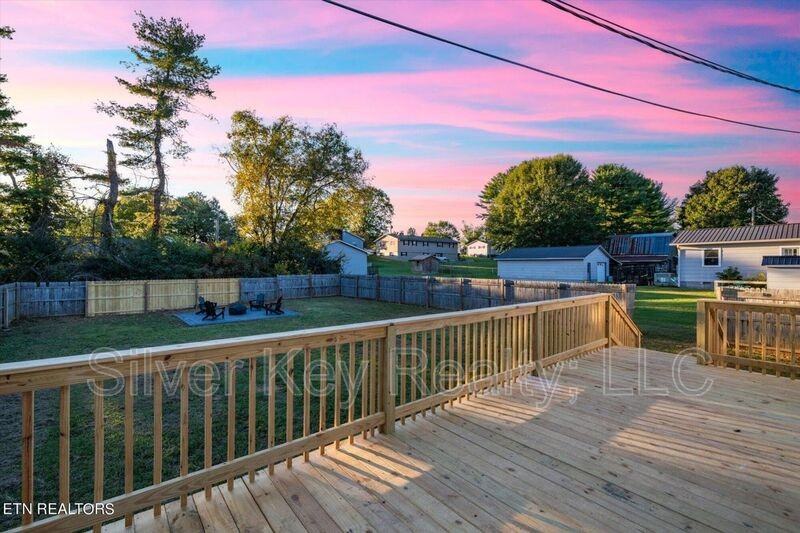 222 Starrett St - Photo 4 of 21