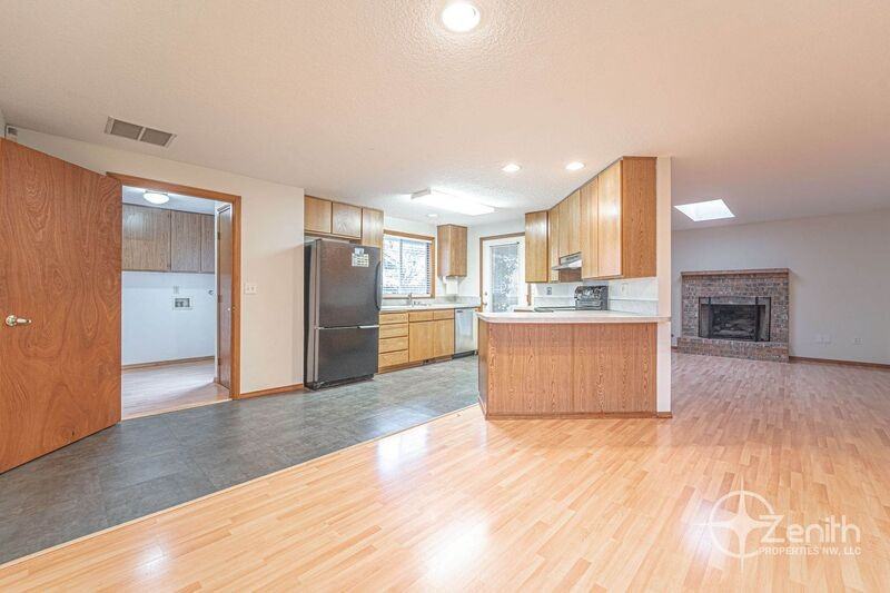 710 Ne 158th Ave - Photo 2 of 34