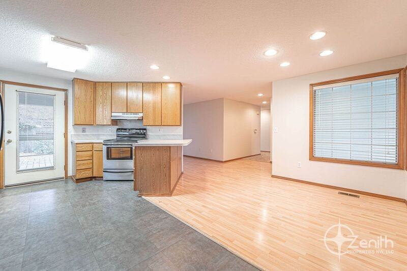 710 Ne 158th Ave - Photo 3 of 34