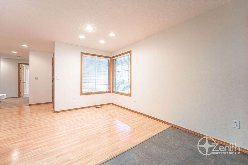 710 Ne 158th Ave - Photo 4 of 34